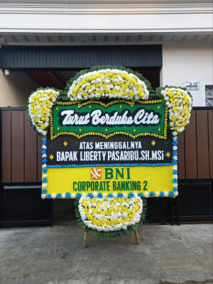Papan Bunga Duka di Landasan Ulin Utara